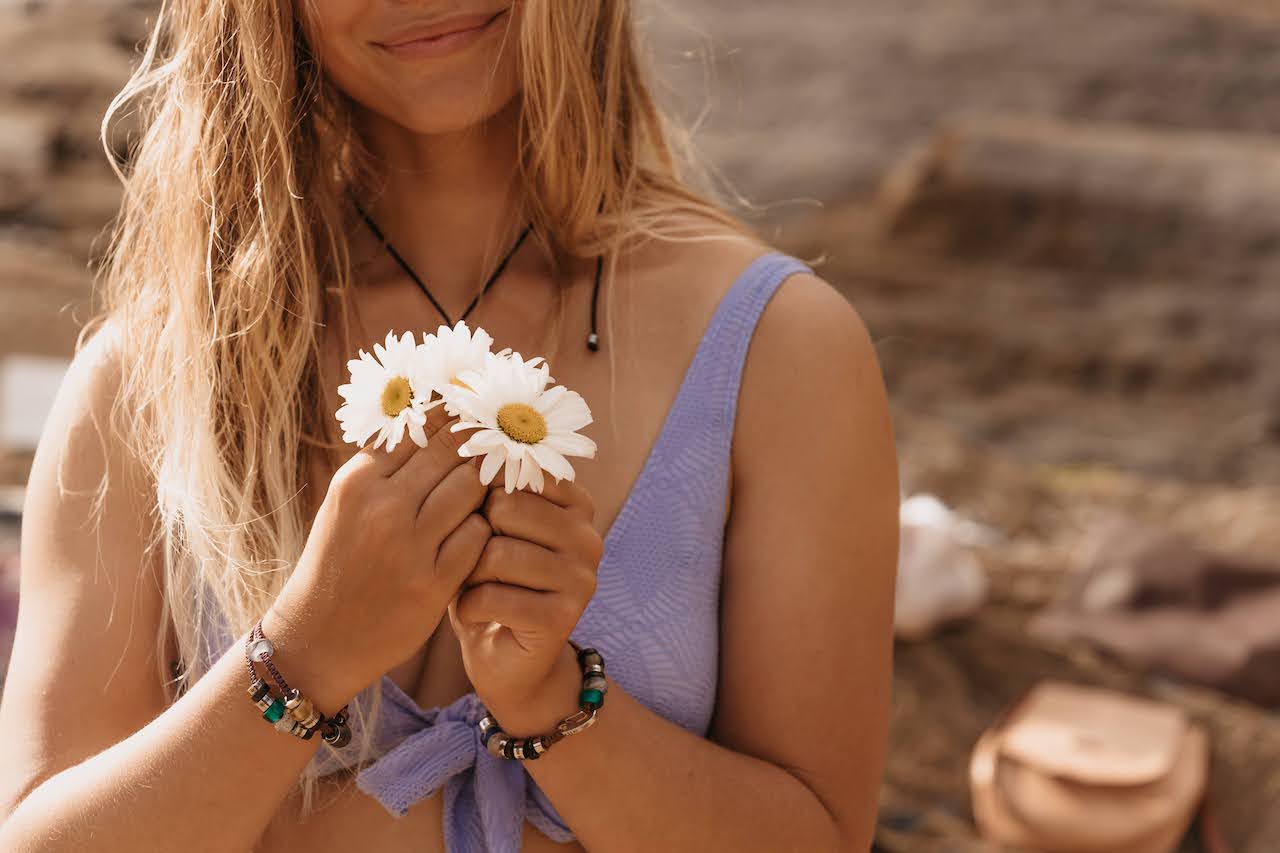 Chestnut Brown El Camino Travel Memory Souvenir Bracelet with flowers