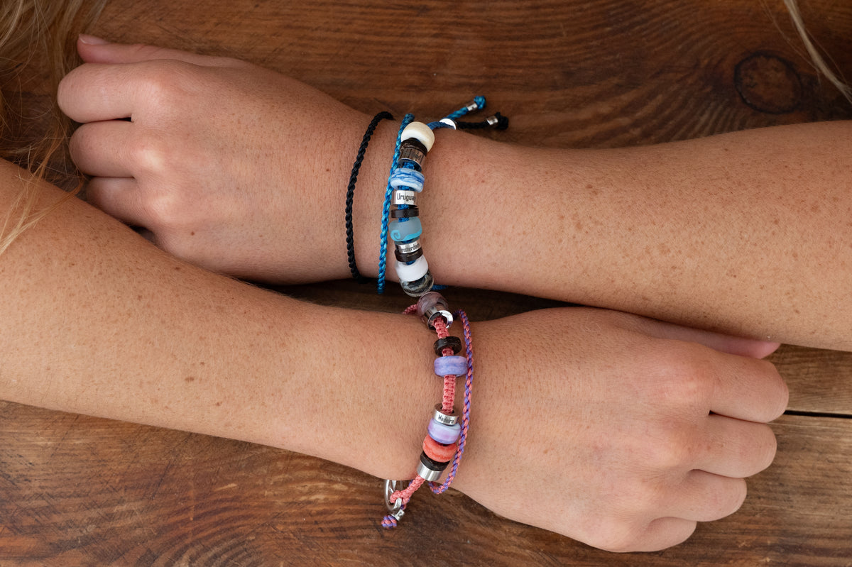 El Camino Journey friendship bracelets (coral/lavender) are the perfect gift for your travel buddy. They are also a great way to accessorise your regular El Camino travel bracelets.
