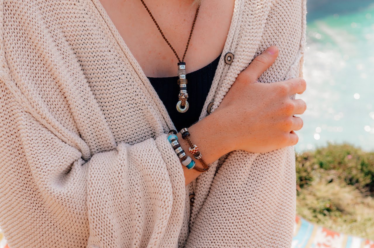 El Camino Chestnut Brown Travel Souvenir Necklace by the sea