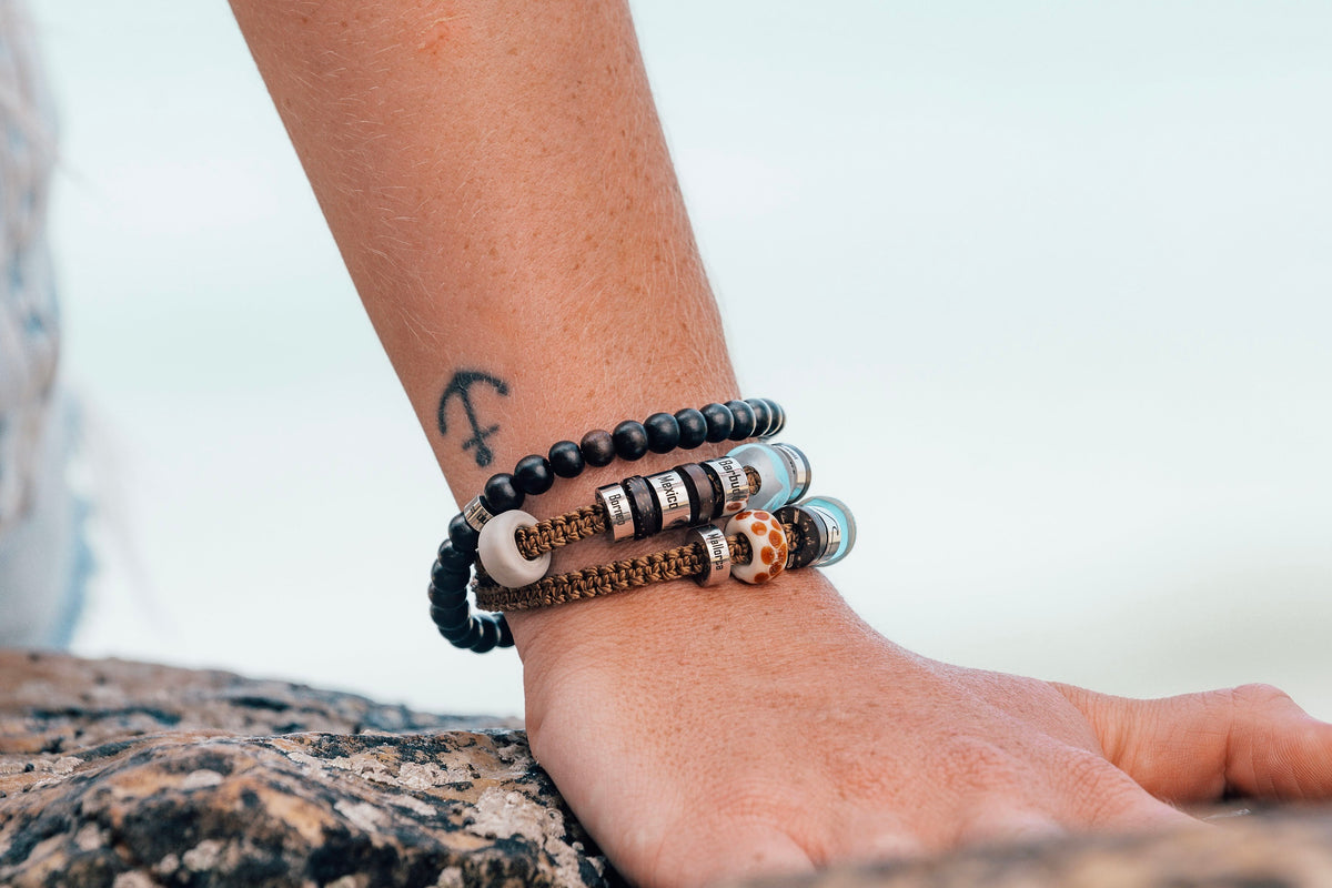 El Camino Double Brown Bracelet with Elephant, Borneo, Mexico, Mallorca and Giraffe charms Steps travel memory beads