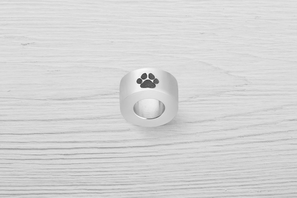 El Camino Custom Paw Step is a Charm that allows you to personalise a bead with your pets name. Showing side 1.